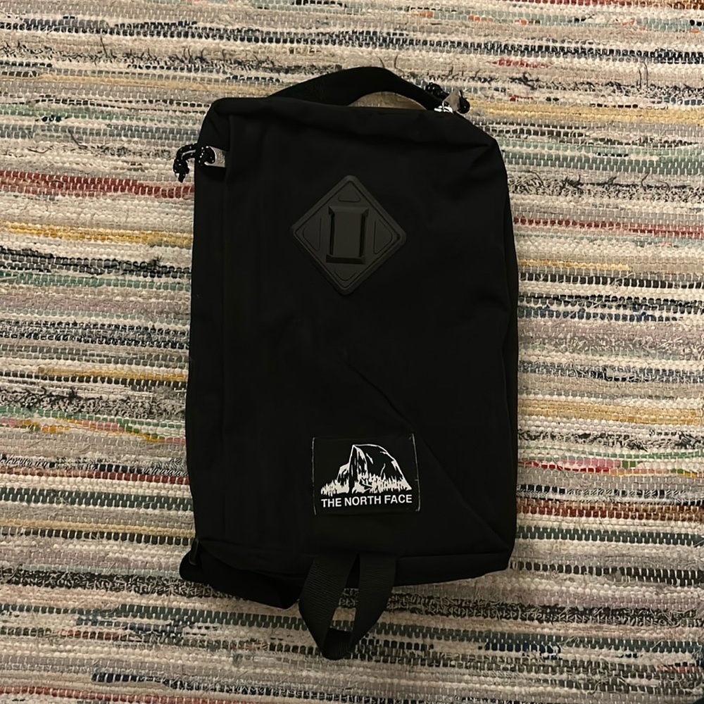 Black The North Face Berkley Field Bag
